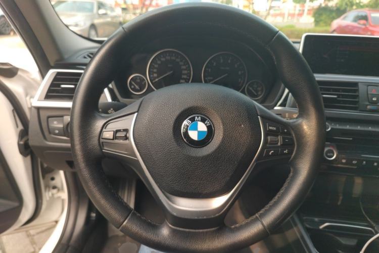 Used BMW 3 Series 2017 318Li Fashion Model Steering Wheel