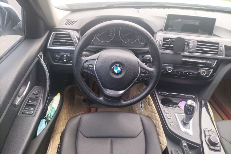 Used BMW 3 Series 2017 318i Fashion Model Steering Wheel