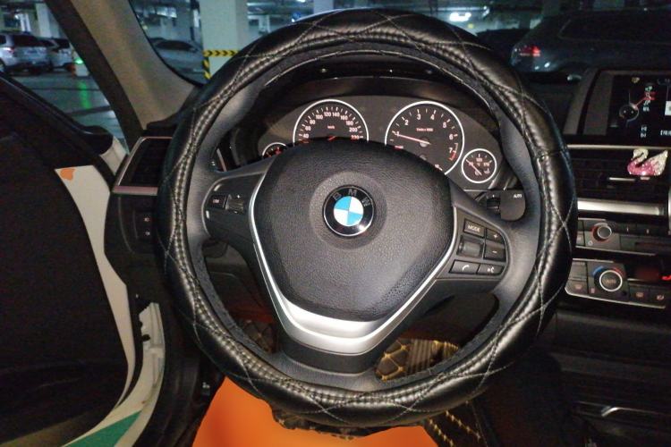 Used BMW 3 Series 2017 318i Fashion Model Steering Wheel