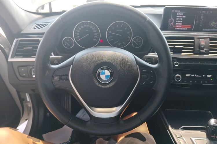 Used BMW 3 Series 2017 318i Fashion Model Steering Wheel