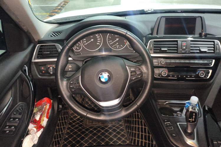 Used BMW 3 Series 2017 320Li Fashion Model Steering Wheel