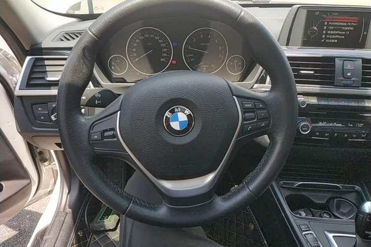 Used BMW 3 Series 2017 318i Fashion Model Steering Wheel