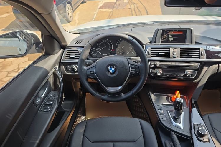 Used BMW 3 Series 2017 318Li Fashion Model Steering Wheel