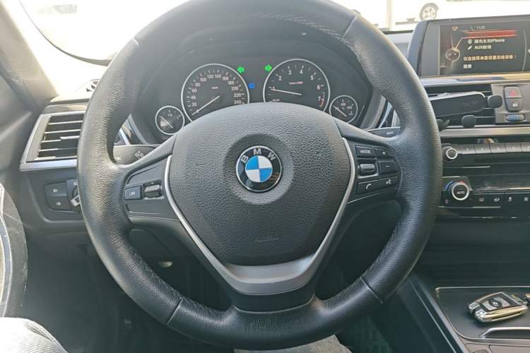 Used BMW 3 Series 2017 318i Fashion Model Steering Wheel