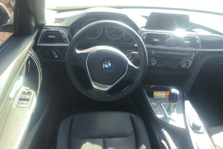 Used BMW 3 Series 2017 320Li Fashion Model Steering Wheel