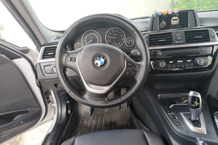 Used BMW 3 Series 2017 318Li Fashion Model Steering Wheel
