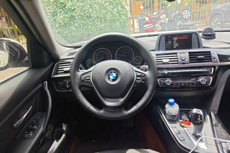 Used BMW 3 Series 2017 318Li Fashion Model Steering Wheel