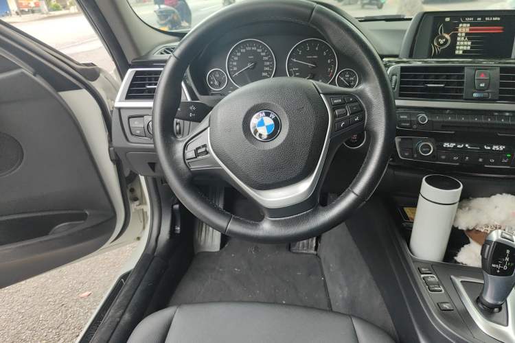 Used BMW 3 Series 2017 320Li Fashion Model Steering Wheel