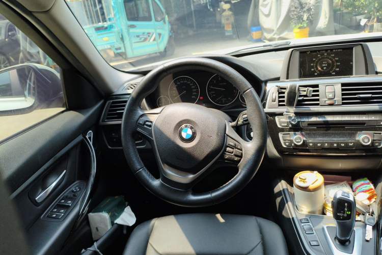 Used BMW 3 Series 2017 318i Fashion Model Steering Wheel