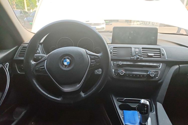 Used BMW 3 Series 2017 318Li Fashion Model Steering Wheel