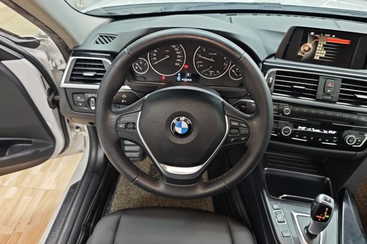 Used BMW 3 Series 2017 320Li Fashion Model Steering Wheel