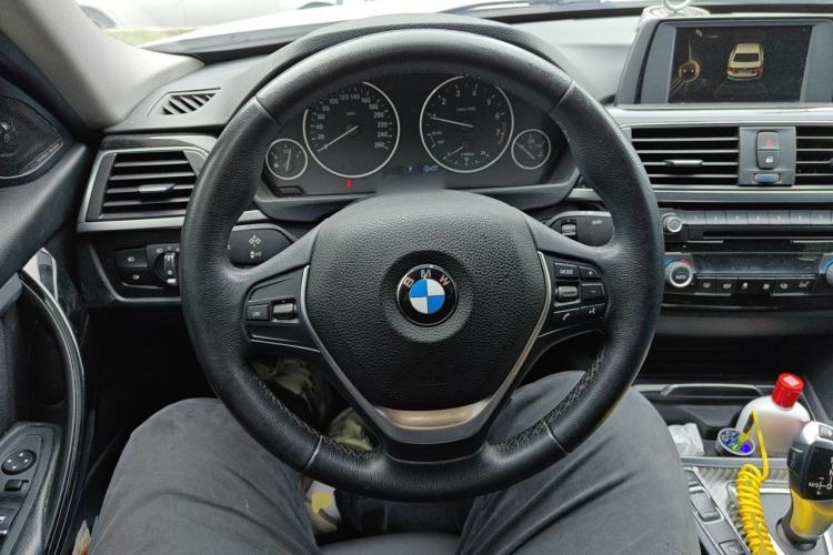 Used BMW 3 Series 2017 318i Fashion Model Steering Wheel