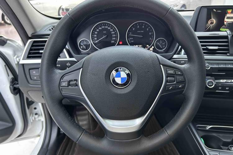 Used BMW 3 Series 2017 320Li Fashion Model Steering Wheel