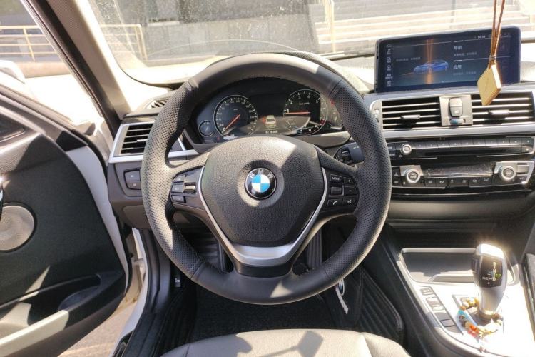 Used BMW 3 Series 2017 320Li Fashion Model Steering Wheel