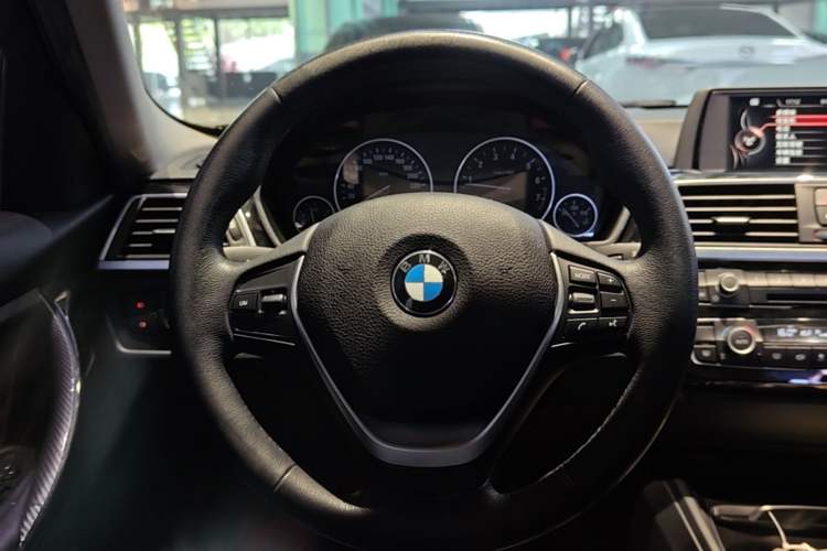Used BMW 3 Series 2017 320Li Fashion Model Steering Wheel
