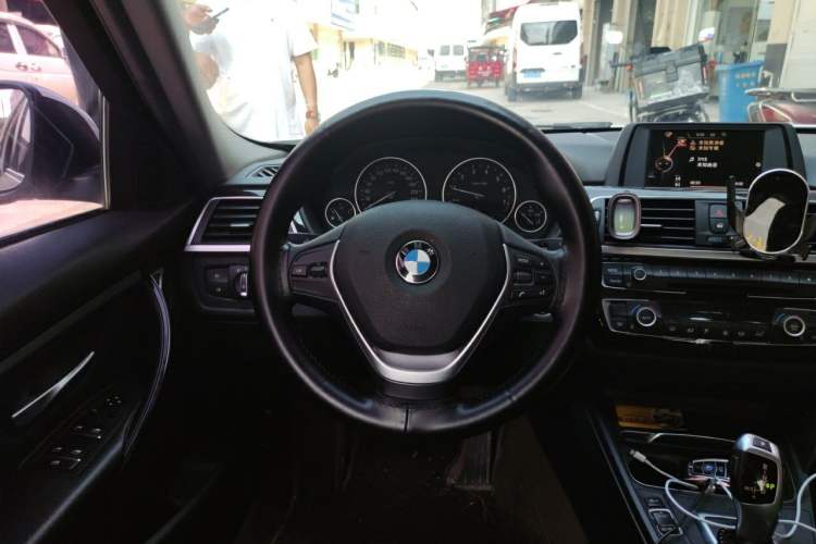Used BMW 3 Series 2017 320Li Fashion Model Steering Wheel