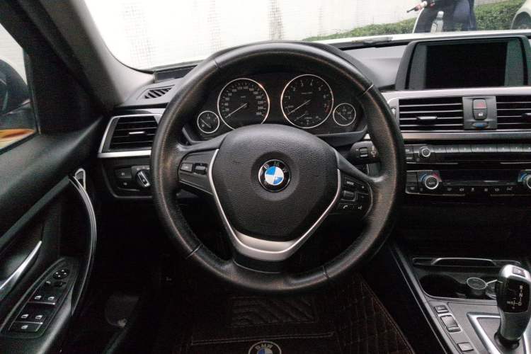 Used BMW 3 Series 2017 320Li Fashion Model Steering Wheel