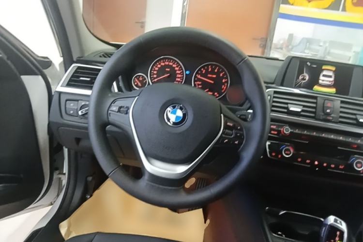Used BMW 3 Series 2017 318Li Fashion Model Steering Wheel