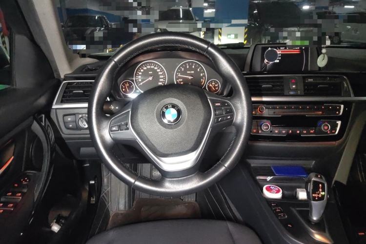 Used BMW 3 Series 2017 320Li Fashion Model Steering Wheel