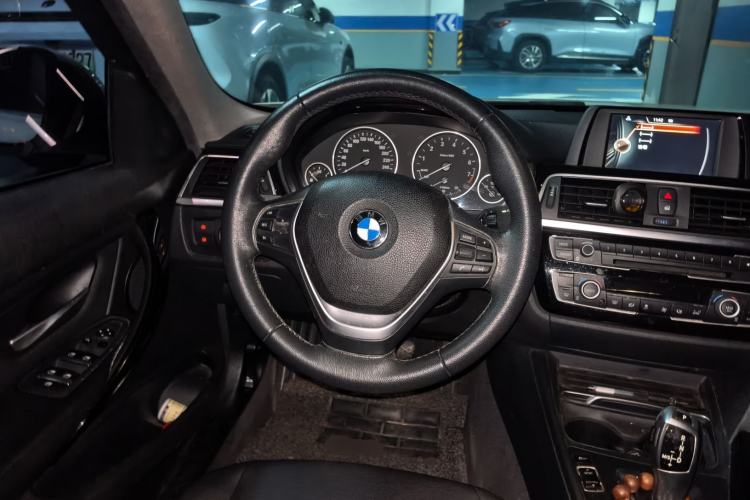 Used BMW 3 Series 2017 320Li Fashion Model Steering Wheel