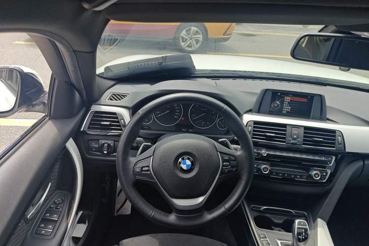 Used BMW 3 Series 2017 320i M Sport Steering Wheel