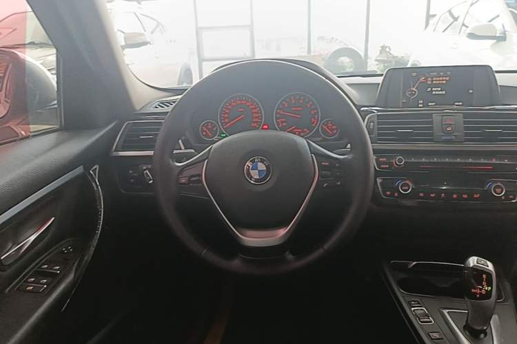 Used BMW 3 Series 2017 318i Fashion Model Steering Wheel