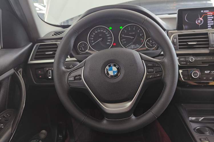 Used BMW 3 Series 2017 320Li Fashion Model Steering Wheel