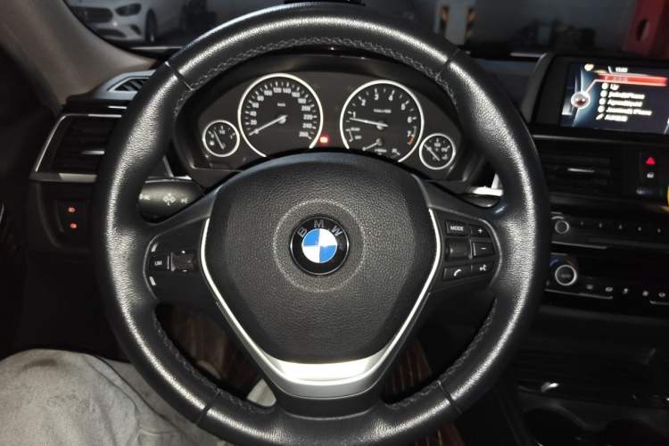 Used BMW 3 Series 2017 320Li Fashion Model Steering Wheel