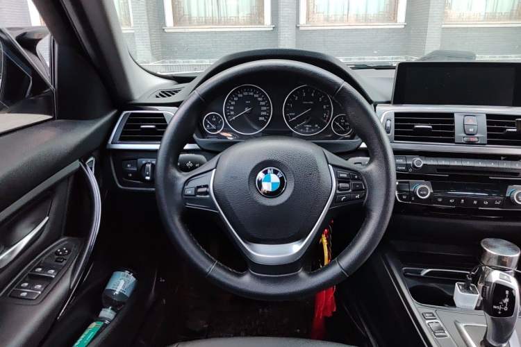 Used BMW 3 Series 2017 320Li Fashion Model Steering Wheel