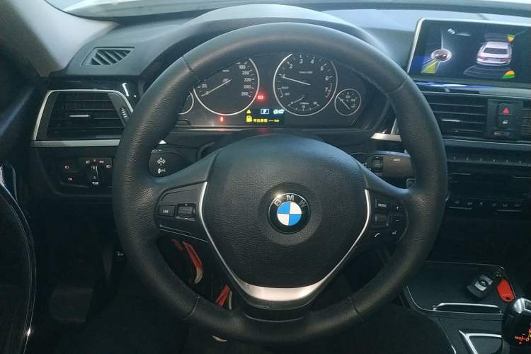 Used BMW 3 Series 2017 318Li Fashion Model Steering Wheel