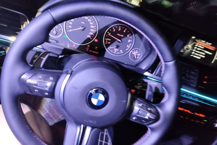 Used BMW 3 Series 2017 320Li Fashion Model Steering Wheel