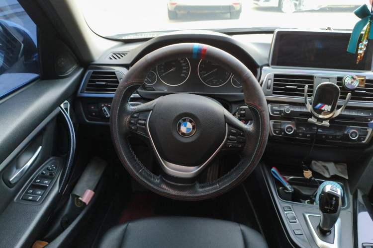 Used BMW 3 Series 2017 320Li Fashion Model Steering Wheel