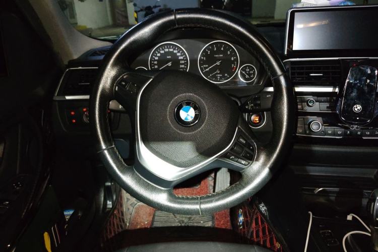 Used BMW 3 Series 2017 318i Fashion Model Steering Wheel
