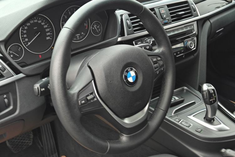 Used BMW 3 Series 2017 320Li Fashion Model Steering Wheel