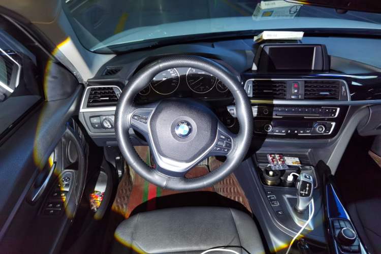 Used BMW 3 Series 2017 320Li Fashion Model Steering Wheel