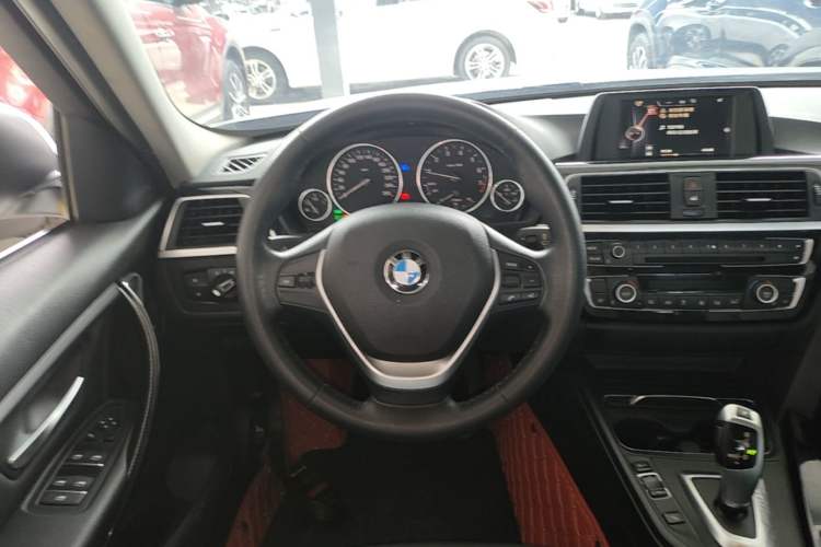 Used BMW 3 Series 2017 318Li Fashion Model Steering Wheel