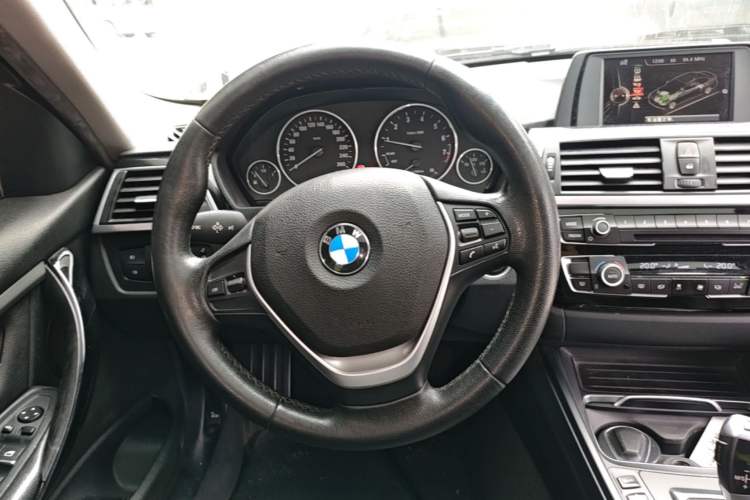 Used BMW 3 Series 2017 318Li Fashion Model Steering Wheel