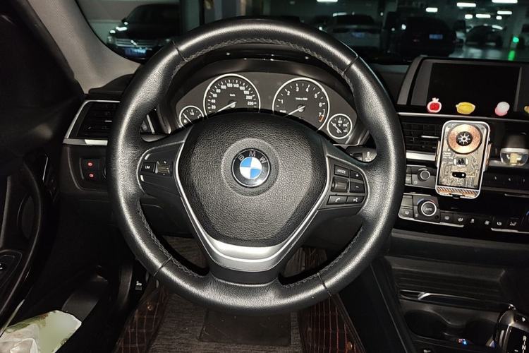 Used BMW 3 Series 2017 318i Fashion Model Steering Wheel