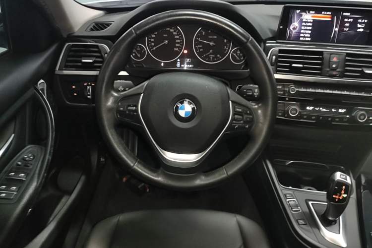 Used BMW 3 Series 2017 318Li Fashion Model Steering Wheel