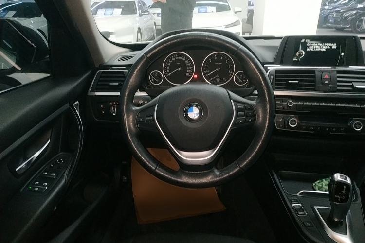 Used BMW 3 Series 2017 318Li Fashion Model Steering Wheel