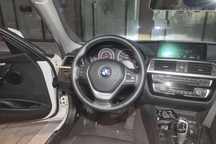 Used BMW 3 Series 2017 320Li Luxury Design Package Steering Wheel