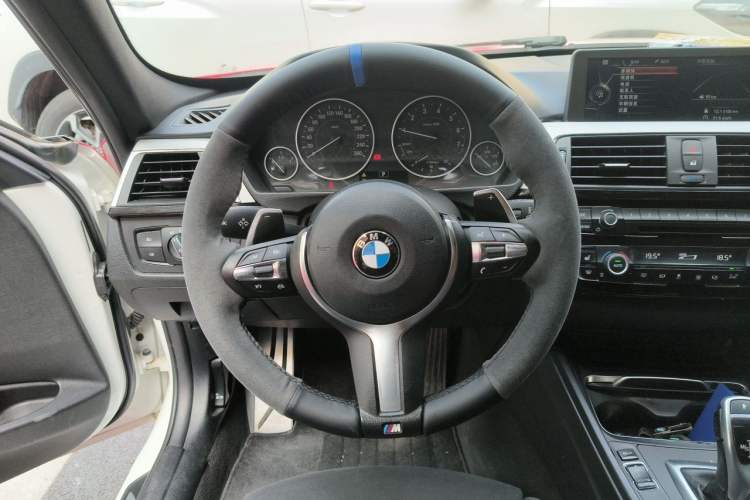 Used BMW 3 Series 2017 320i M Sport Steering Wheel