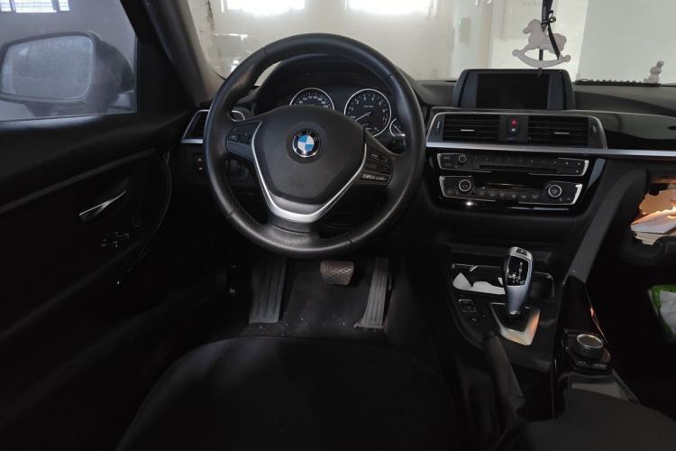 Used BMW 3 Series 2017 318Li Fashion Model Steering Wheel