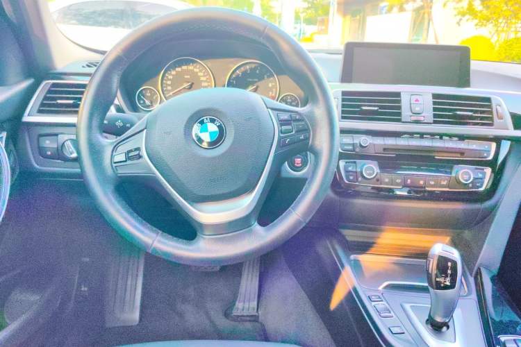 Used BMW 3 Series 2017 320Li Fashion Model Steering Wheel