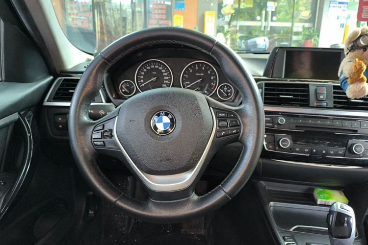 Used BMW 3 Series 2017 318Li Fashion Model Steering Wheel
