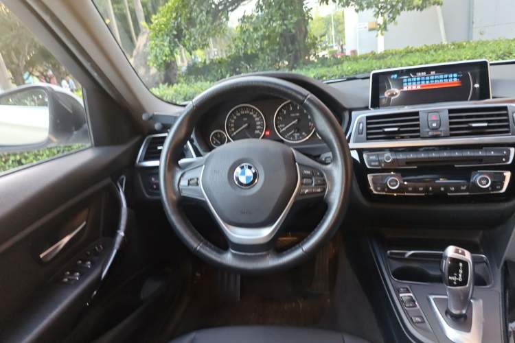 Used BMW 3 Series 2017 318Li Fashion Model Steering Wheel
