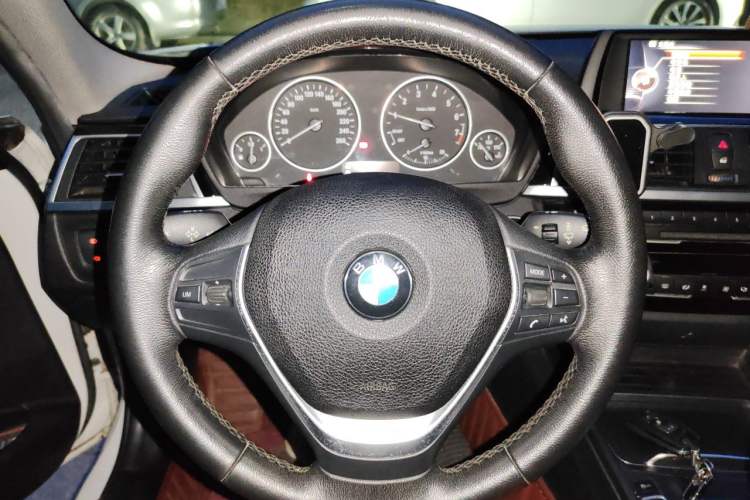 Used BMW 3 Series 2017 320Li Fashion Model Steering Wheel