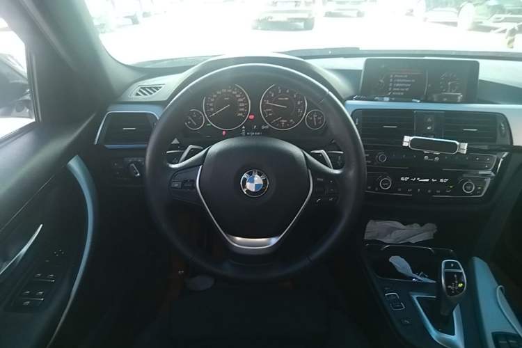 Used BMW 3 Series 2017 320i M Sport Steering Wheel