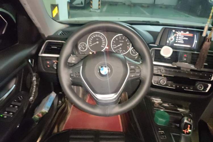 Used BMW 3 Series 2017 318Li Fashion Model Steering Wheel