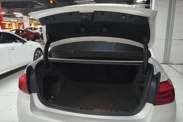 Used BMW 3 Series 2017 318Li Fashion Model Trunk